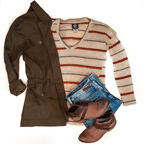 Striped High-Low Knit V-neck Sweater - Picture 2 of 7